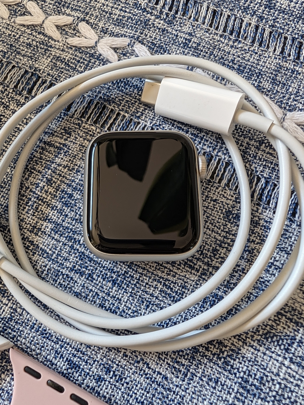 Apple Watch SE (40mm) - Silver Aluminum Case (GPS) - Factory Reset & Unpaired